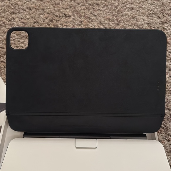 Apple Magic Keyboard 11“ for iPad Pro (M4 model) *Open Box* Black - Picture 3 of 10